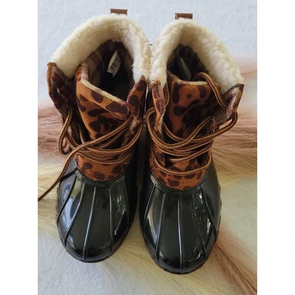 Laundry Heart  Girls duck boot leopard print, Size 2 - Picture 5 of 7